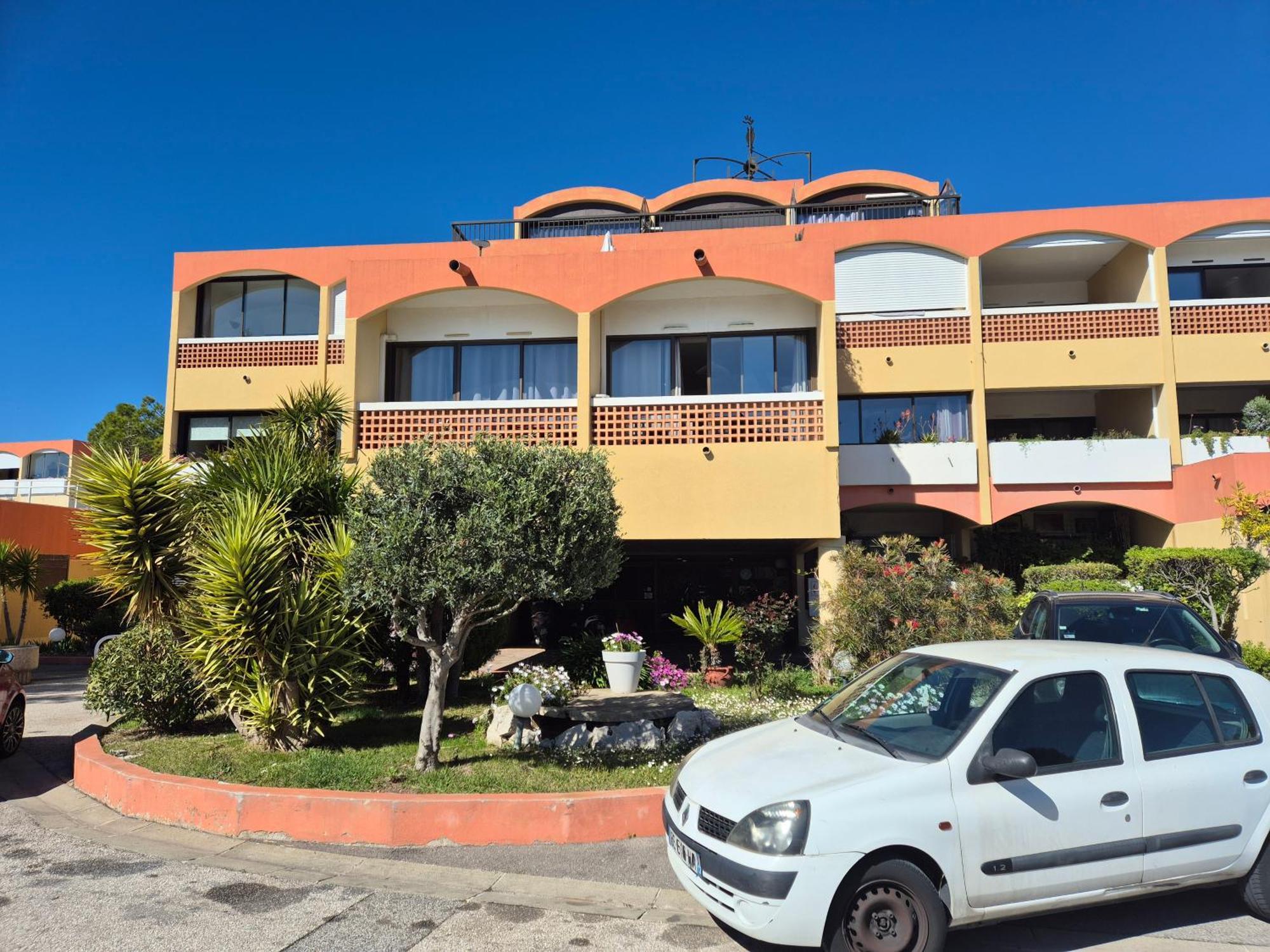 Les Terrasses De Cassis Apartment Exterior photo